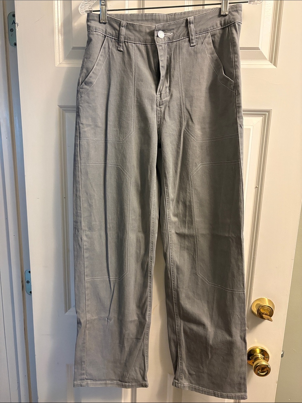 Relaxed Fit women’s pants with Subtle Stitch Detailing